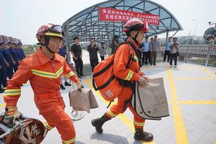 希曼：曼城和利物浦阵容很强，但如果阿森纳远离伤病可以争冠